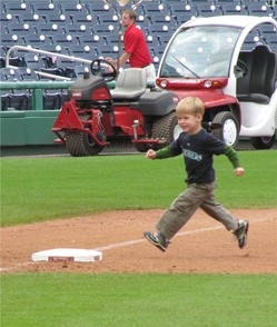 Thumbnail image for tjc rounding third in DC.jpg
